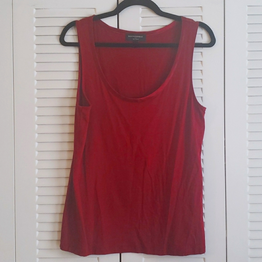 Banana republic size L solid red & solid grey